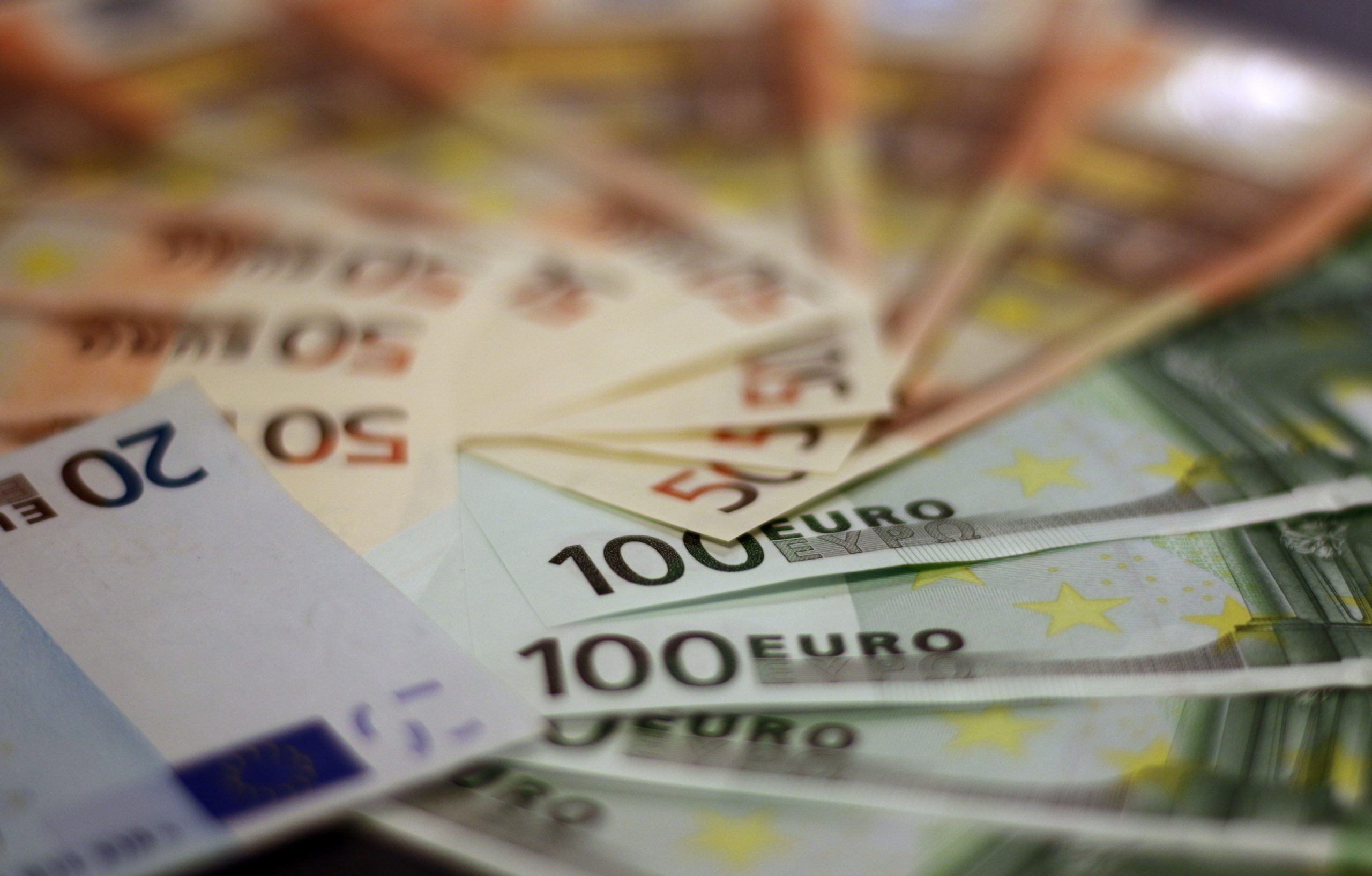 Read more about the article Euro Terangkat Fokus Pasar ke ECB