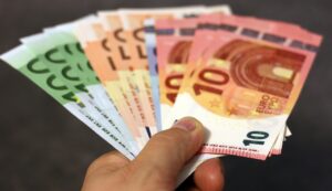 Read more about the article Euro Menguat, Mata Uang Asia Naik Tipis sebelum Angka Inflasi AS