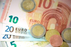 Read more about the article EUR/USD Tetap Dalam Struktur Terikat-Dalam-Kisaran di Bawah 1,0100 Jelang Kebijakan ECB/PDB AS